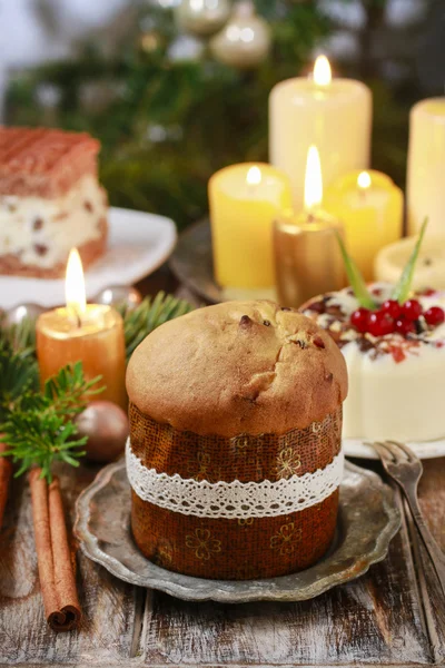 Panettone - tradicional pastel de Navidad italiano —  Fotos de Stock