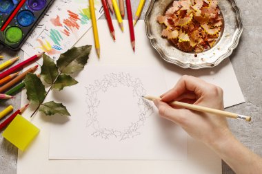 Noel çelenk - adım adım çizim kadın