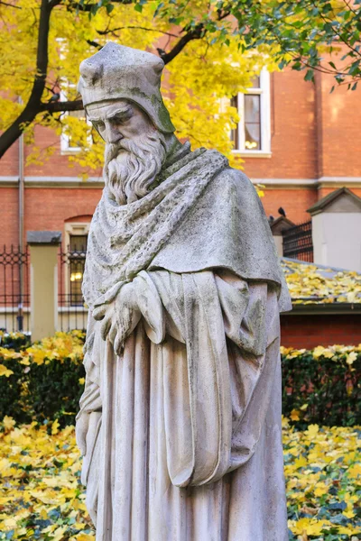 Sculpture in Professor's garden of The Jagiellonian University i — Stock Photo, Image