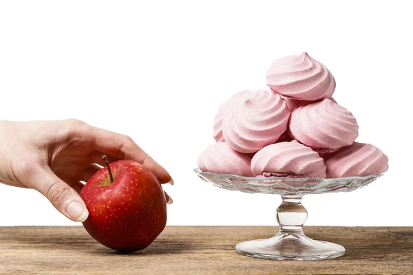 Spuntino sano o malsano. Mela o torta . — Foto Stock