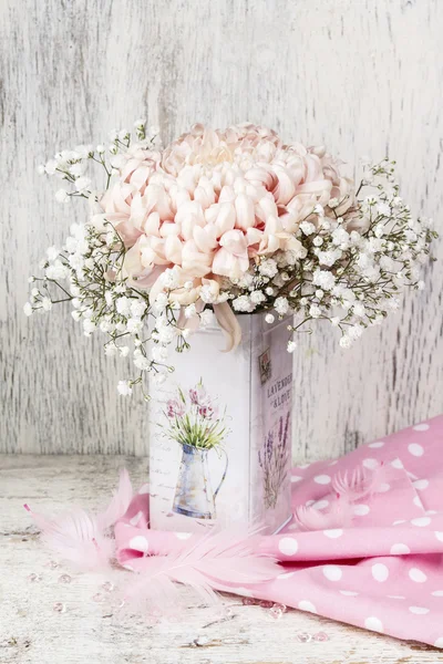 Decoupage decorated can with flowers — Stock Photo, Image