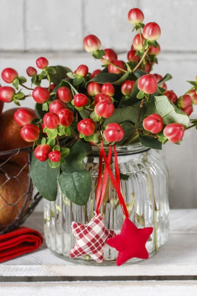 超级植物花束（带有红色浆果的树枝）) — 图库照片