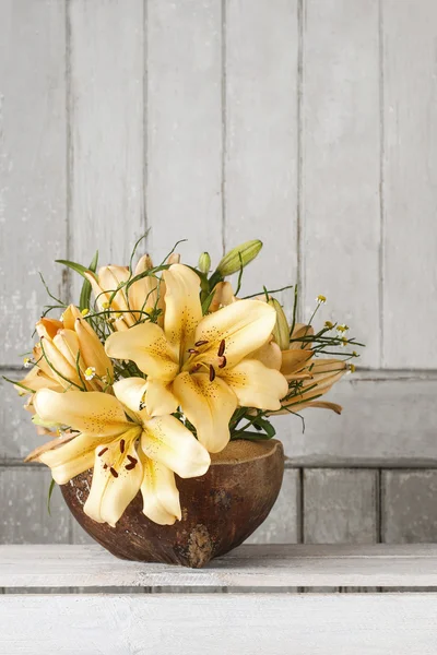 Floral arrangement with lily flowers — Stock Photo, Image