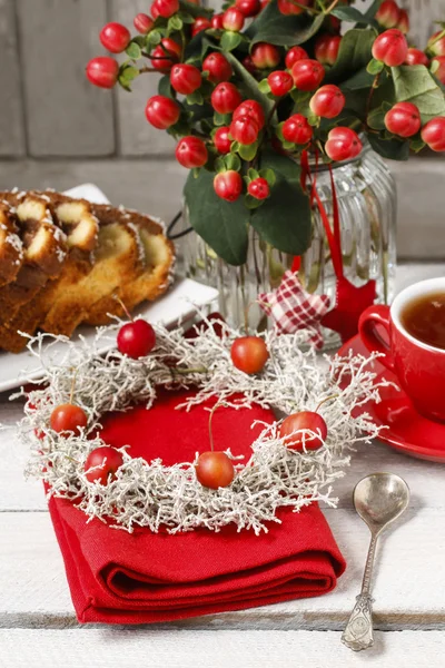 Napkin christmas decoration in wreath shape decorated with tiny — Stock Photo, Image