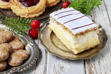 Kremalı pasta puf böreği, dolu iki kat yapılan şanti