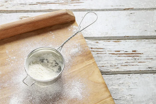 Preparando biscoitos de gengibre para o Natal . — Fotografia de Stock