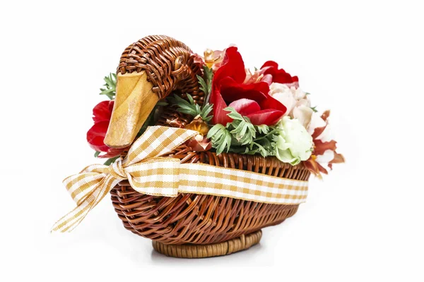 Bouquet of flowers in wicker goose. Table centerpiece — Stock Photo, Image