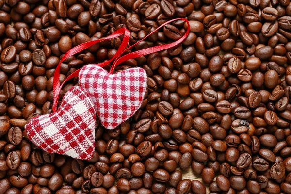 Dwa serca na tle kawy — Zdjęcie stockowe