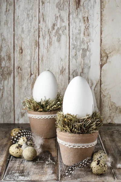 Gęsie jaja na siano - ozdoba wielkanocna — Zdjęcie stockowe