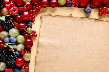 Ahşap arka plan üzerinde lezzetli meyve