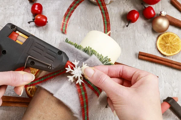 Woman making traditional christmas decorations — Stock Photo, Image