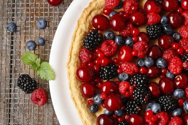 Tarta dulce con bayas —  Fotos de Stock