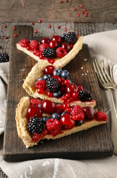 Sweet tart with berries — Stock Photo, Image