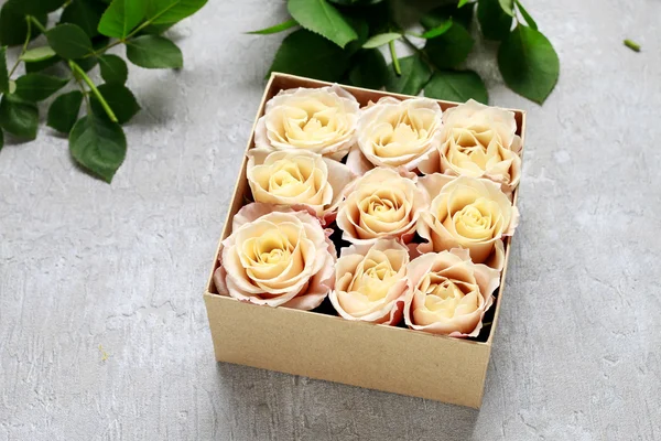 Florist workplace: how to make box with flowers, step by step — Stock Photo, Image