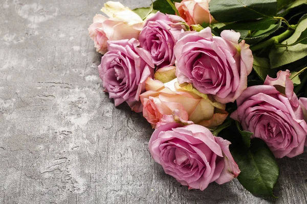 Букет з рожевих троянд — стокове фото