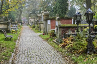 Krakow, Polonya - 17 Ekim 2015: Rakowicki Cemetery, inci