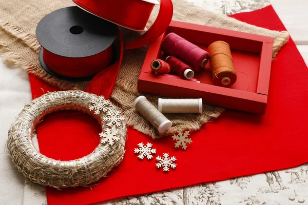 Steps of making christmas door wreath — Stock Photo, Image