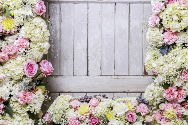 Romantico ornamento floreale con rosa, dalia, hortensia e carnat — Foto Stock
