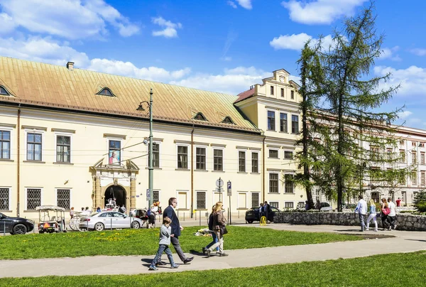 KRAKOW, POLONIA - 17 DE ABRIL DE 2016: Palacio del Obispo en Cracovia i — Foto de Stock