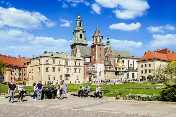 Krakow, Polonya - 17 Nisan 2016: Wawel Royal Castle — Stok fotoğraf