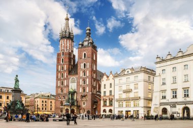 Krakow, Polonya - 17 Nisan 2016: Mariacki kilise, kilise bizim 