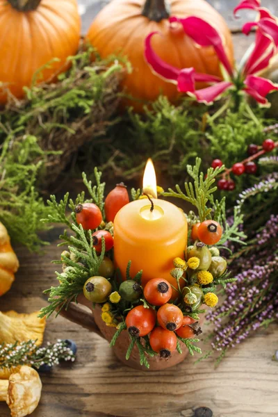Florist at work. How to make autumn floral decorations. Tutorial — Stock Photo, Image