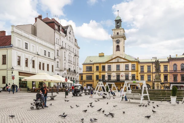 CIESZYN, POLÓNIA - ABRIL 16,2016: A praça principal do mercado — Fotografia de Stock