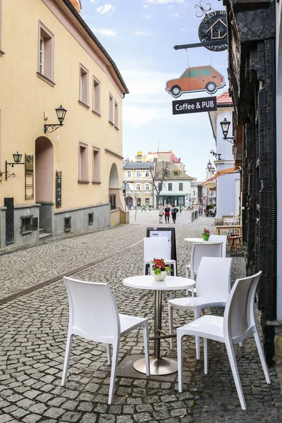 Bielsko Biala, Polsko - Duben 16,2016: dlážděné ulice městě Bielsk — Stock fotografie