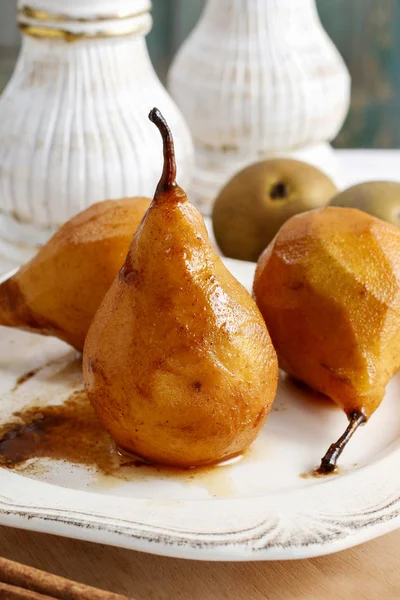 Pears with cinnamon — Stock Photo, Image