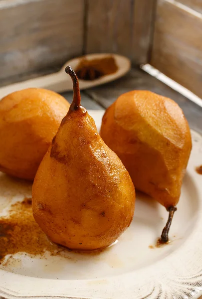 Pears with cinnamon — Stock Photo, Image