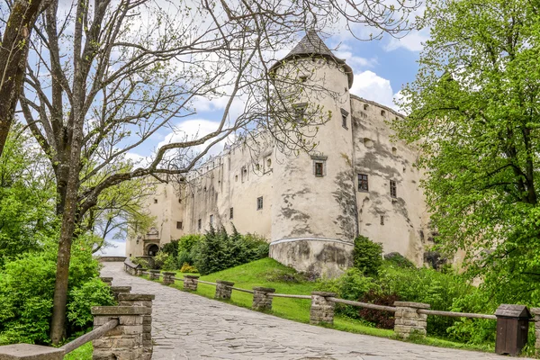 NIEDZICA, POLONIA - 16 DE MAYO DE 2016: Castillo de Niedzica también conocido como D —  Fotos de Stock