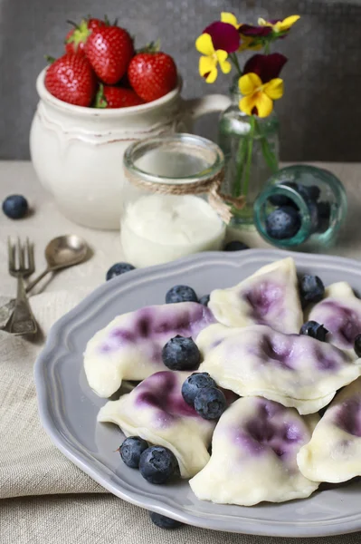 Dumplings with blueberries — Stock Photo, Image