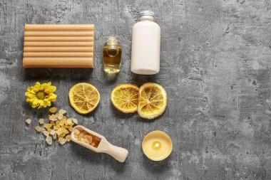 Spa set: deniz tuzu, uçucu yağ, sabun ve kurutulmuş portakal bar 