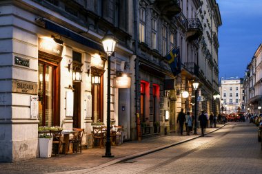 Krakow, Polonya - 17 Nisan 2016: Golebia sokak