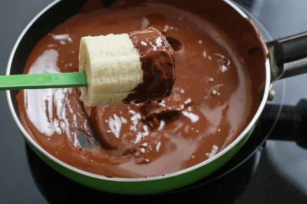 Hoe maak je Chocolade doopte bananen - stap voor stap — Stockfoto