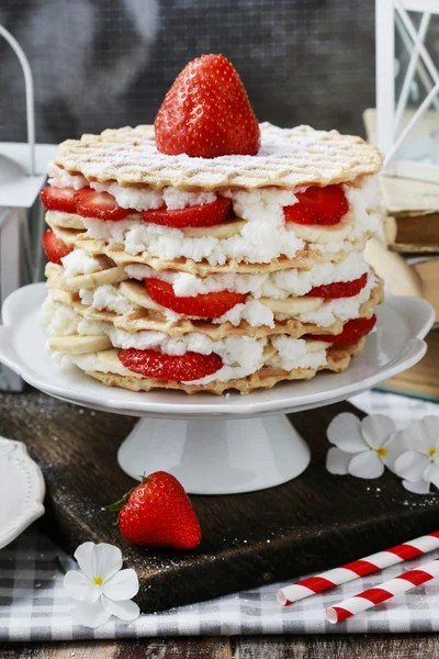 Strawberry layer cake — Stock Photo, Image