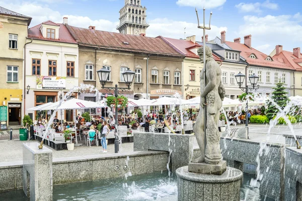 Bielsko-Biala, Polen - kan 27,2016: Het grote marktplein — Stockfoto