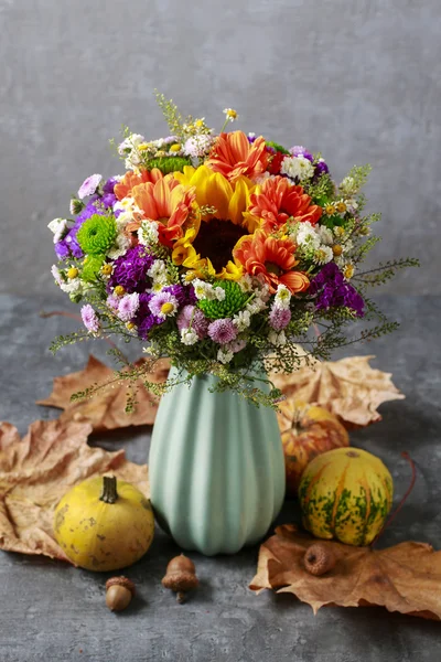 Bouquet of flowers: sunflower, matricaria, dahlia, daisy, chrysa — Stock Photo, Image