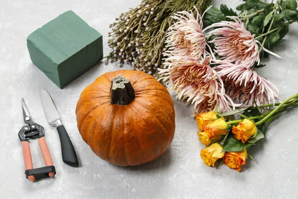 Come fare un centrotavola del Ringraziamento: mazzo di fiori in PU — Foto Stock