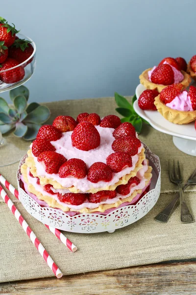 Gâteau couche de fraise — Photo