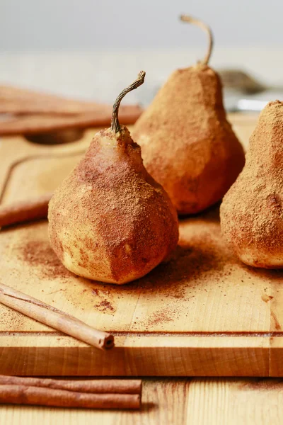 Pears with cinnamon — Stock Photo, Image