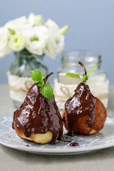 Pere con salsa al cioccolato — Foto Stock