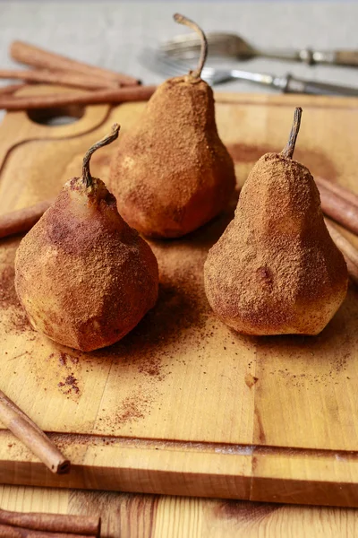 Pears with cinnamon — Stock Photo, Image