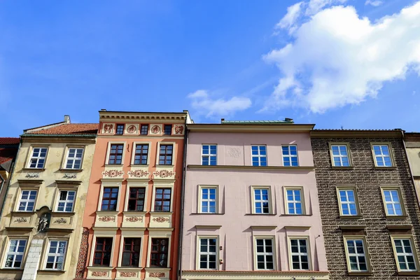 Antichi palazzi intorno a piazza Maly Rynek — Foto Stock