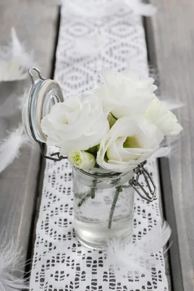 Mały bukiet kwiatów biała eustoma — Zdjęcie stockowe