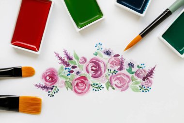 Çiçek süsü, boya ve fırça. Hobi zamanı