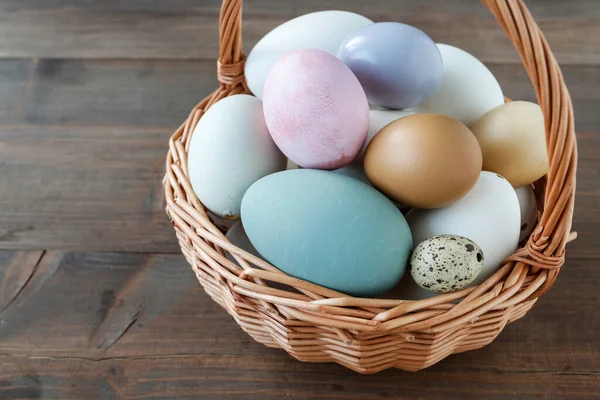 Wicker Basket Easter Eggs Wooden Table Festive Decor — Stock Photo, Image