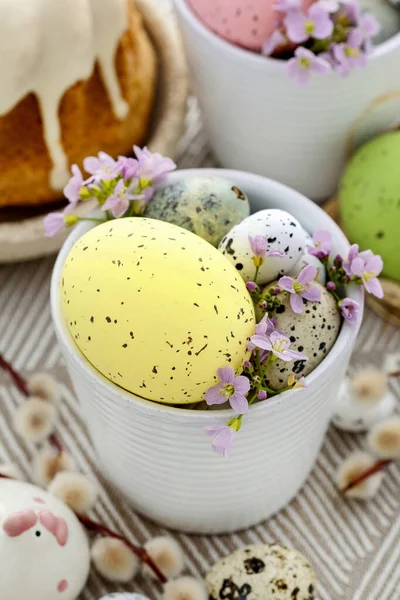 Easter Table Decorations Eggs Catkins Ceramic Figurines Festive Time — Stock Photo, Image