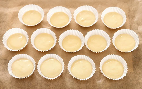 Cupcake Deg Pappersform Sötsaker Förberedda För Bakning Partydessert — Stockfoto