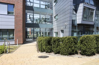 Jagiellon Üniversitesi. Polonya 'nın en eski üniversitesi, Orta Avrupa' nın en eski ikinci üniversitesi. Polonya, Krakow 'daki modern kampüs binaları.